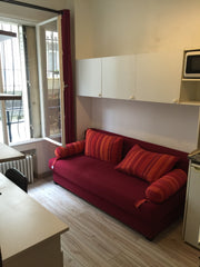 Située au rez de chaussé d un bel immeuble.<br />Il S agit d une chambre de serv Mougins, France Petit studio tout confort Entire rental unit vacation rental 9772416