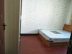 La décoration de style photo rouge net rose et frais, équipée d'un grand lit con Betton, France Appartements Adolf Entire home vacation rental 33477711