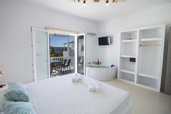 To COLOSSEO STUDIOS βρισκεται μολις 30 μετρα απο την ωραιοτερη παραλια της Ναξου Naxos, Greece COLOSSEO STUDIOS, two rooms apartment,on the beach Entire rental unit vacation rental 13819124