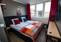 Named for the lifestyle – also the bed-size.<br /><br />- 1 king bed<br />- TV<b Denmark Generator - Superior King Private room in hostel vacation rental 36790804