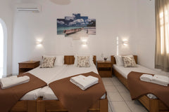My place is close to restaurants and dining, the beach, great views. My place is  Triple room, Galini Hotel, Milos Private room in guesthouse vacation rental 15372624