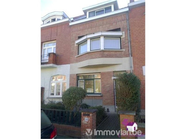 Dans une maison familiale où règnent convivialité et respect, 2 chambres. Accès  Auderghem, Belgium Chambres dans maison chaleureuse. Private room in home vacation rental 52826710