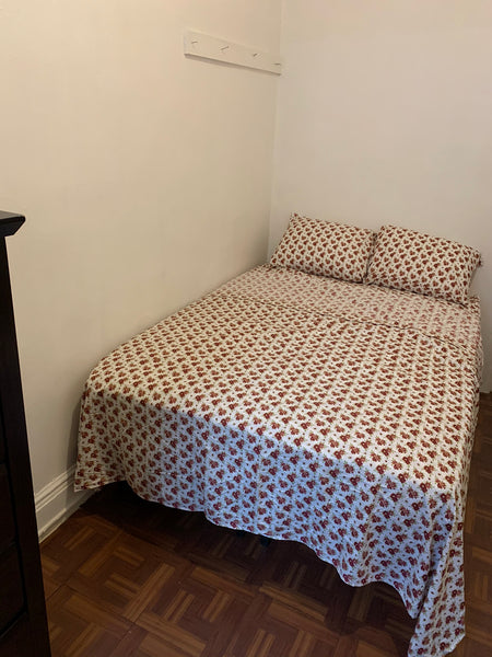 The Train(J/Z) line, shops, and good food. My listing is next door to the subway  Home in Brooklyn · ★4.63 · 1 bedroom · 1 bed · 1 shared bath Private room in home vacation rental 47855824
