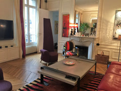 Mon logement est derrière la rue de Passy avec ses boutiques et restaurants bran Paris, France Bel appartement haussmannien Passy/Tour Eiffel Entire rental unit vacation rental 15652281