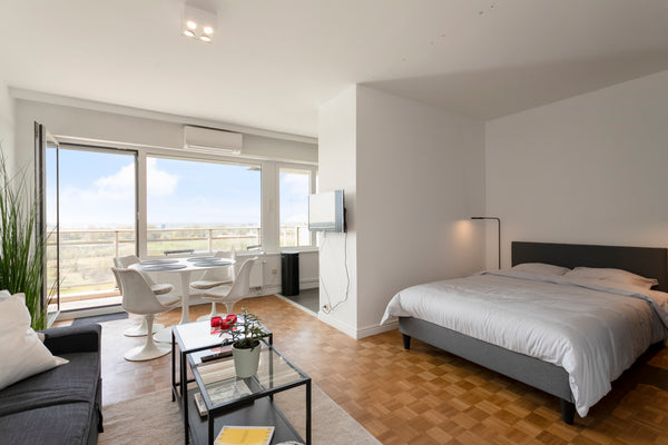 New-York style studio for upto 4 guests incl. a large sunny terrace with panoram  New-York studio (free parking/netflix & terrace) Entire rental unit vacation rental 49067094