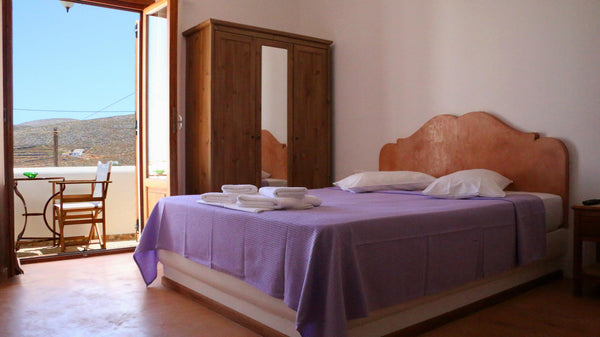 One very cozy, lovely space to take your vacations. Perfect for 2 people. Gettin  Latini Red Room Cycladic home vacation rental 37389644