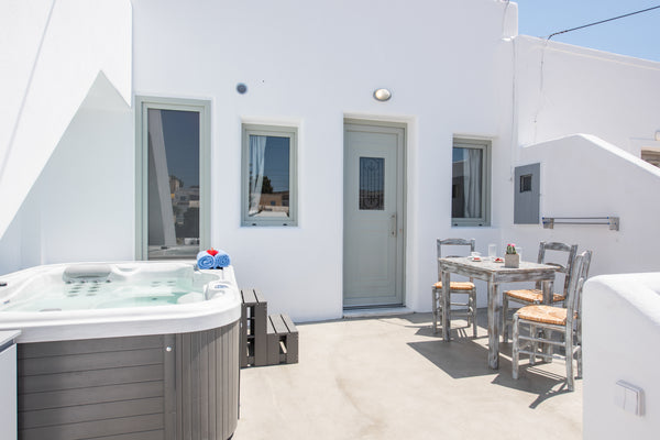 Traditional cycladic house with exterior hot jacuzzi. Its located at the edge of Greece Traditional cycladic house with exterior jacuzzi Cycladic home vacation rental 27771375
