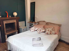 Bonjour voyageurs!<br />Bienvenue dans mon cocoon Montmartrois! Il vous acceuill Paris, France Studio Montmartre Entire rental unit vacation rental 22475386