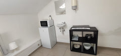 chambre pour 2 personnes avec frigo, tv, micro ondes.<br />salle de douche et wc  Chambre (5)2 personnes à 40€ Private room in serviced apartment vacation rental 606401997204264139