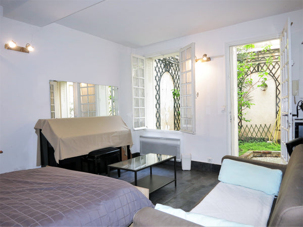 Studio de 24 m2 situé en fond de cour donc très calme dans la rue Mouffetard qui Paris, France Studio 24 m2 rue Mouffetard Entire rental unit vacation rental 19506523