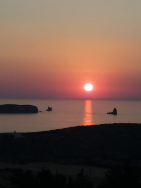 Enjoy the amazing sea view and the sunset of the Aegean, in a beautifully and tr Chalandri, Greece View Marine Studio Entire home vacation rental 667910807907834598