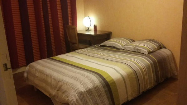 Chambre pour une ou deux personnes dans une résidence très calme avec ascenseur, Paris, France Chambre privrée 11m2, Paris 13eme  Bibliothèque Private room in condo vacation rental 22381828