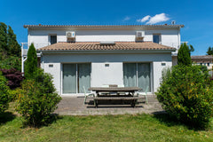 Mon logement est proche de l'art et la culture, la plage, les restaurants et les  Meublé de tourisme LUCILDA Bordeaux-Pessac Entire home vacation rental 16816402