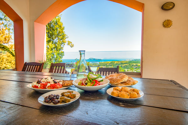 The villa is luxury itself, sporting a gym, indoor swimming pool, 5bedrooms, 4 b Royal Tunbridge Wells, United Kingdom Luxury villa with private pools and views. Entire villa vacation rental 685912