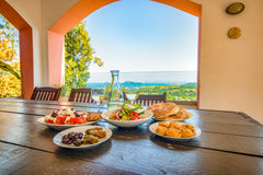 The villa is luxury itself, sporting a gym, indoor swimming pool, 5bedrooms, 4 b Royal Tunbridge Wells, United Kingdom Luxury villa with private pools and views. Entire villa vacation rental 685912