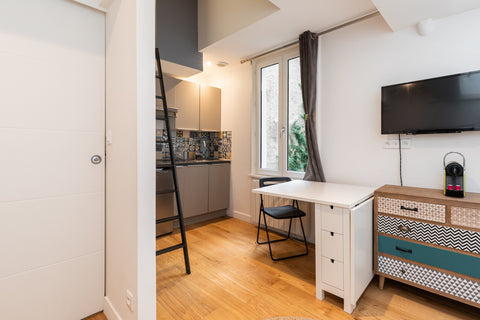Apartment refurbished and decorated by a prestigious architect. You will be able Lyon, France Dify Bonald - Quai du Rhône Entire rental unit vacation rental 696981472306005305