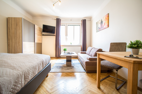 Bitte beachten Sie, dass wir mehrere ähnliche Apartments in einer Kategorie zusa Vienna, Austria CheckVienna - Felberstrasse 1 bedroom Entire rental unit vacation rental 53521793