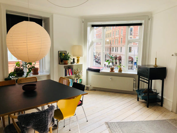 Charmerende og pænt indrettet, stor lejlighed med superhyggeligt køkken med gåaf Copenhagen, Denmark Spacious & cozy apt. central located on Vesterbro Entire condo vacation rental 51272897