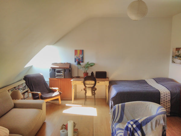 Studio grande pièce <br />30 m² au sol (mansardé), 7ème étage exposé Sud<br />Vu Paris, France Grand Studio Centre Entire rental unit vacation rental 20042260