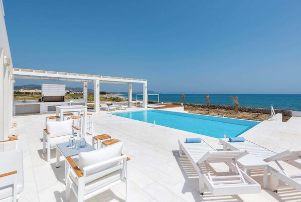Situated on the  beachfront, and benfitting from all the amenities of  the lovel Maidstone, United Kingdom Luxury beachfront villa, Holiday Resort location Entire villa vacation rental 42256748