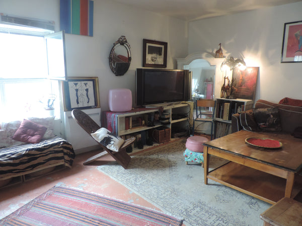 Appartement très agréable et cosy, donnant sur une jolie place calme au cœur d'u Paris, France Grand appartement calme et central Private room in rental unit vacation rental 13651036