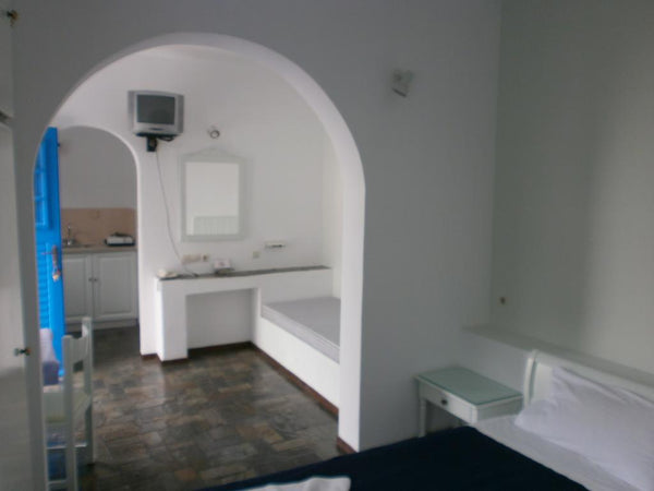 The spacious studios have private balcony opening to the garden or with view to  Paros, Greece Studio 2 guests Garden View in Old Town Room in hotel vacation rental 28503770