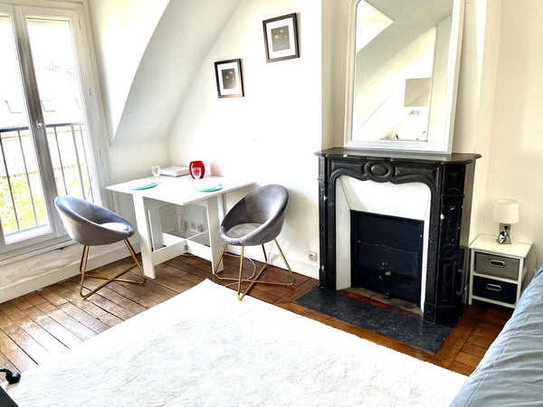 Located close by Paris St Germain des Prés district, you will spend an unforgett Paris, France Studio center of Paris next to St Germain des Prés Entire rental unit vacation rental 1487735