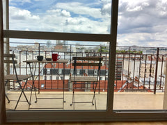 En plein coeur d'un quartier très vivant (marché de l'Olive & ses resto branchés Vincennes, France Charmant Studio tout Confort Montmartre toitsParis Entire rental unit vacation rental 19709734