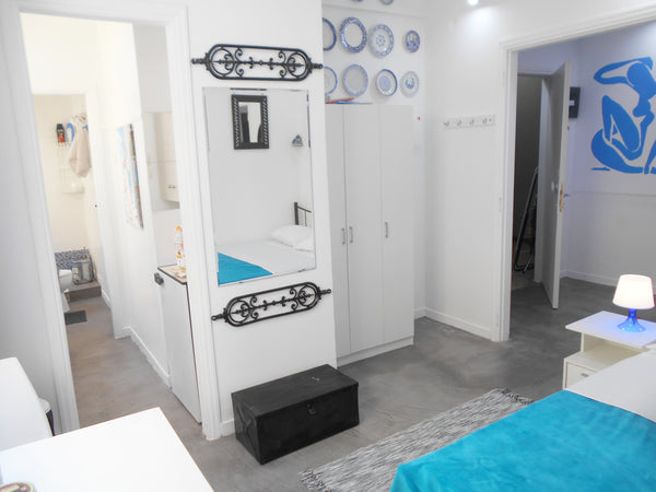This cycladic style appartment , renovated in 2018, and located in the very hear Athens, Greece Monastiraki flea market & metro station apartment Entire rental unit vacation rental 25391587