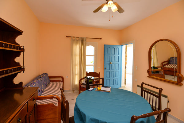 In Naxos town, 1 km away from the port or the center (3 minutes drive or 12-14 m Athens, Greece Naxos town apartment 1 km from port free parking Entire rental unit vacation rental 51333866