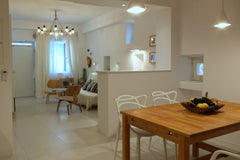 Notre maison est située dans le coeur de Parikia, la capitale de Paros.<br />Tou Landelies, Belgium Cycladic designer's town house with sea view Cycladic home vacation rental 5225164