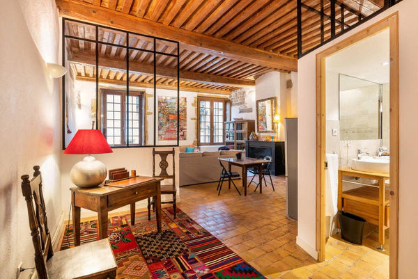 At the heart of the old Lyon, next to the Place du Change, the Tour Rose and at   Lugdunum at the heart of the old Lyon Entire rental unit vacation rental 30281612