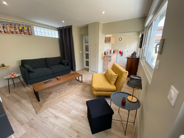 Capitale de l’Aquitaine traversée par la Garonne, Bordeaux est la deuxième ville Bruges, France studio bordeaux 1 Entire loft vacation rental 50676376