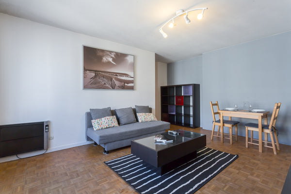 A classic apartment for few days or weeks of business trip or tourism. Prime loc Lyon, France Prime location, public transports and amenities Entire rental unit vacation rental 22071429