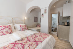Located in the city of Naxos island, this triple room features 1 double bed and  Naxos, Greece Relax Studios, Triple room,  Naxos chora Private room in rental unit vacation rental 19098242