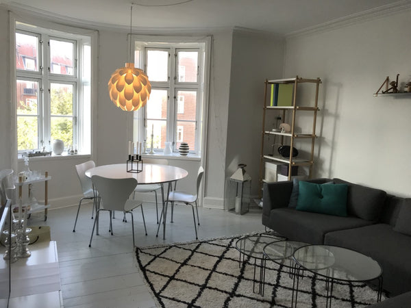 Denne charmerende ikke-ryger-lejlighed er beliggende i et roligt kvarter, tæt på Copenhagen, Denmark Lækker lys lejlighed tæt på centrum Entire rental unit vacation rental 28114788