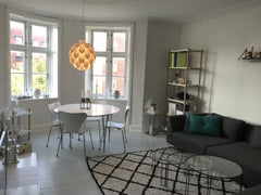 Denne charmerende ikke-ryger-lejlighed er beliggende i et roligt kvarter, tæt på Copenhagen, Denmark Lækker lys lejlighed tæt på centrum Entire rental unit vacation rental 28114788