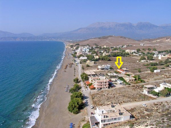 Relax making a unique and calm escape in a quiet site 100 meters from the waves.  Sunny apartments with loft and big yard near sea. Entire rental unit vacation rental 54355007