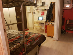 Petit studio avec un canapé lit-mezzanine, ce qui permet de faire dormir 3 perso Mouans-Sartoux, France Petit Studio situé dans le 9ème arrondissement Entire rental unit vacation rental 21964111