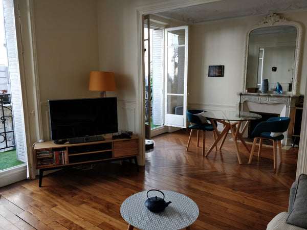 Venez découvrir notre bel appartement de 48 m² au charme de l'ancien (parquet, m Paris, France Bel appartement ancien avec balcon Entire rental unit vacation rental 28483749