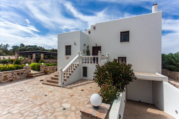 LUXURY VILLA<br />The 4 level luxury villa is the ideal choice for 6 Adults and   VILLA LUXURY ALYKO NAXOS Cycladic home vacation rental 29194659
