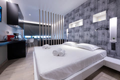 Enjoy a little more space and luxury in one of our cozy Deluxe Suites. We offer  Nea Ionia, Greece Deluxe Acropoli Suite in Monastiraki Entire rental unit vacation rental 40356967