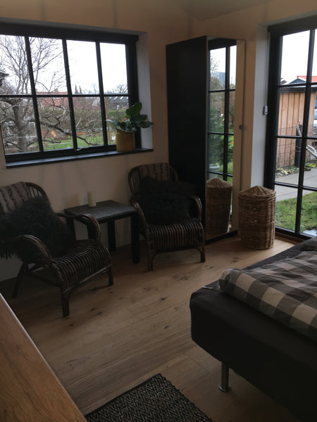 Hyggeligt værelse med egen indgang, bad og the køkken, tæt på både Metro og bus  Denmark Værelse med egen indgang, thekøkken og bad Private room in guest suite vacation rental 31608294