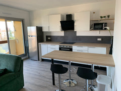 Agréable T3 lumineux entièrement rénové dans résidence calme et arborée. Sixième Le Bouscat, France Appartement T3 calme - résidence arborée - Talence Entire condo vacation rental 567417116936489485