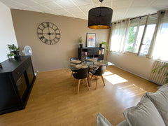 Idéalement situé, cet appartement est desservi par la ligne 1 du bus (reliant la Mérignac, France Appartement Mérignac idéalement situé Entire rental unit vacation rental 45090215