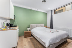 Beautiful, bright & quiet studio with double bed, kitchenette and private bathro Bruges, Belgium Beautiful studio at historic centre Ghent Entire condo vacation rental 673103469735353444