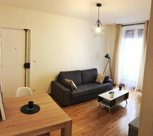 A deux pas de Bastille avec tous les commerces, restaurants & bars à proximité.  Paris, France Joli appartement bien équipé et bien situé Entire rental unit vacation rental 29290064