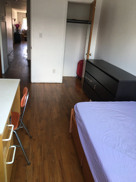 My place is close to Grand Av. My place is good for solo adventurers and busines New York, NY Home in Queens · 1 bedroom · 1 bed · 1 shared bath Private room in home vacation rental 14694447