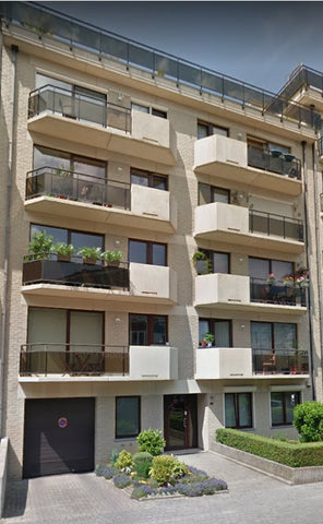 Appartement au 4 étage avec ascenseur, 1080 Bruxelles, immeuble résidentiel et t Brussels, Belgium Appart. 3 chambres terrasses avant et arrière box Entire rental unit vacation rental 51943375