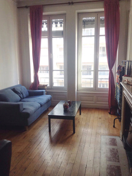 Grande chambre composé d'une alcôve et d'un salon à votre disposition. <br />Cui Lyon, France Grande chambre+ salon privé en centre ville Private room in rental unit vacation rental 21957987